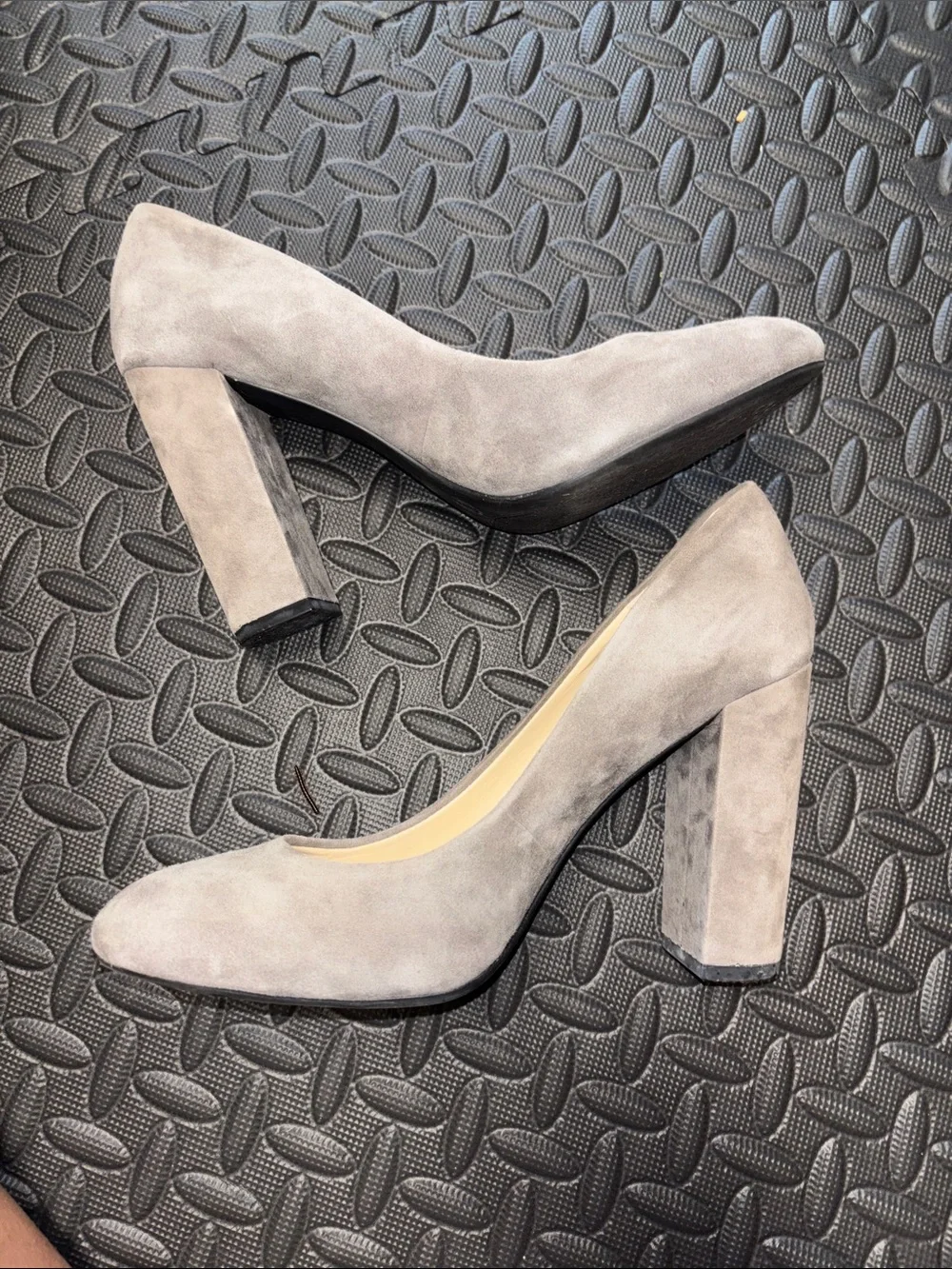Jessica Simpson Light Gray Suede Round-Toe Pumps
